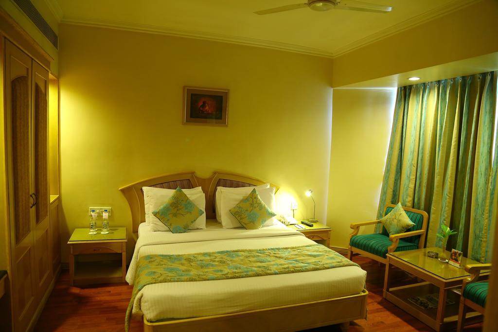 Kences Hotel -Opp Apsrtc Bus Stand Тирупати Экстерьер фото