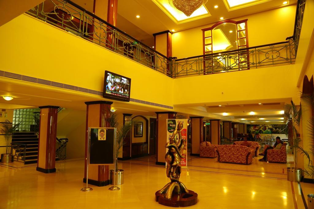 Kences Hotel -Opp Apsrtc Bus Stand Тирупати Экстерьер фото