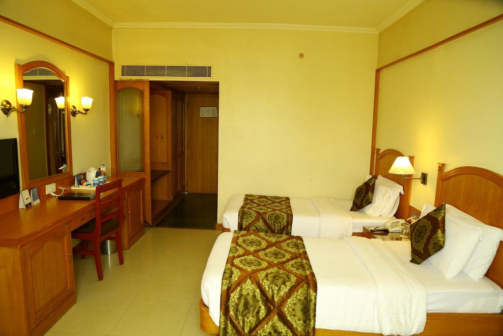 Kences Hotel -Opp Apsrtc Bus Stand Тирупати Экстерьер фото
