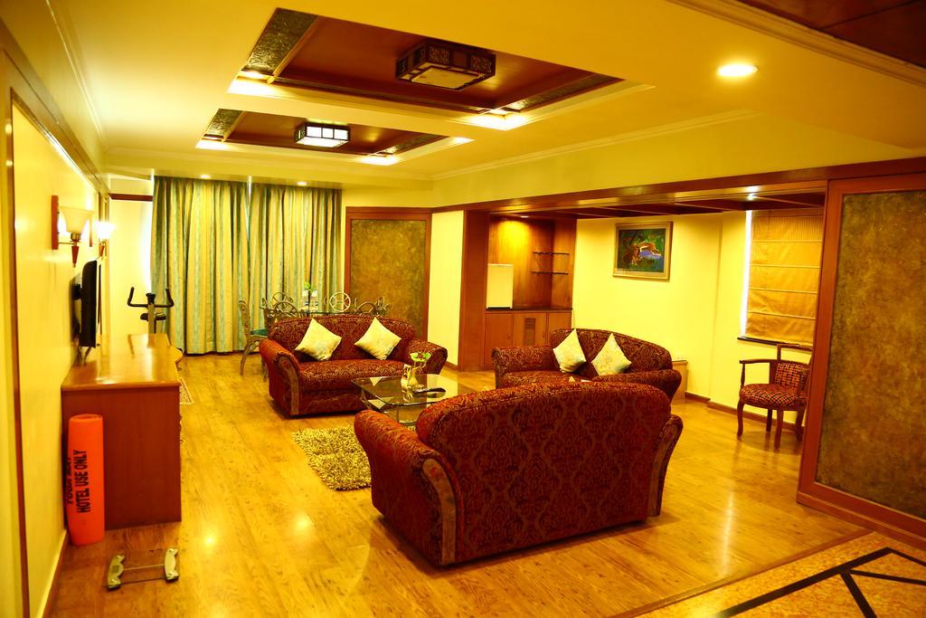 Kences Hotel -Opp Apsrtc Bus Stand Тирупати Экстерьер фото