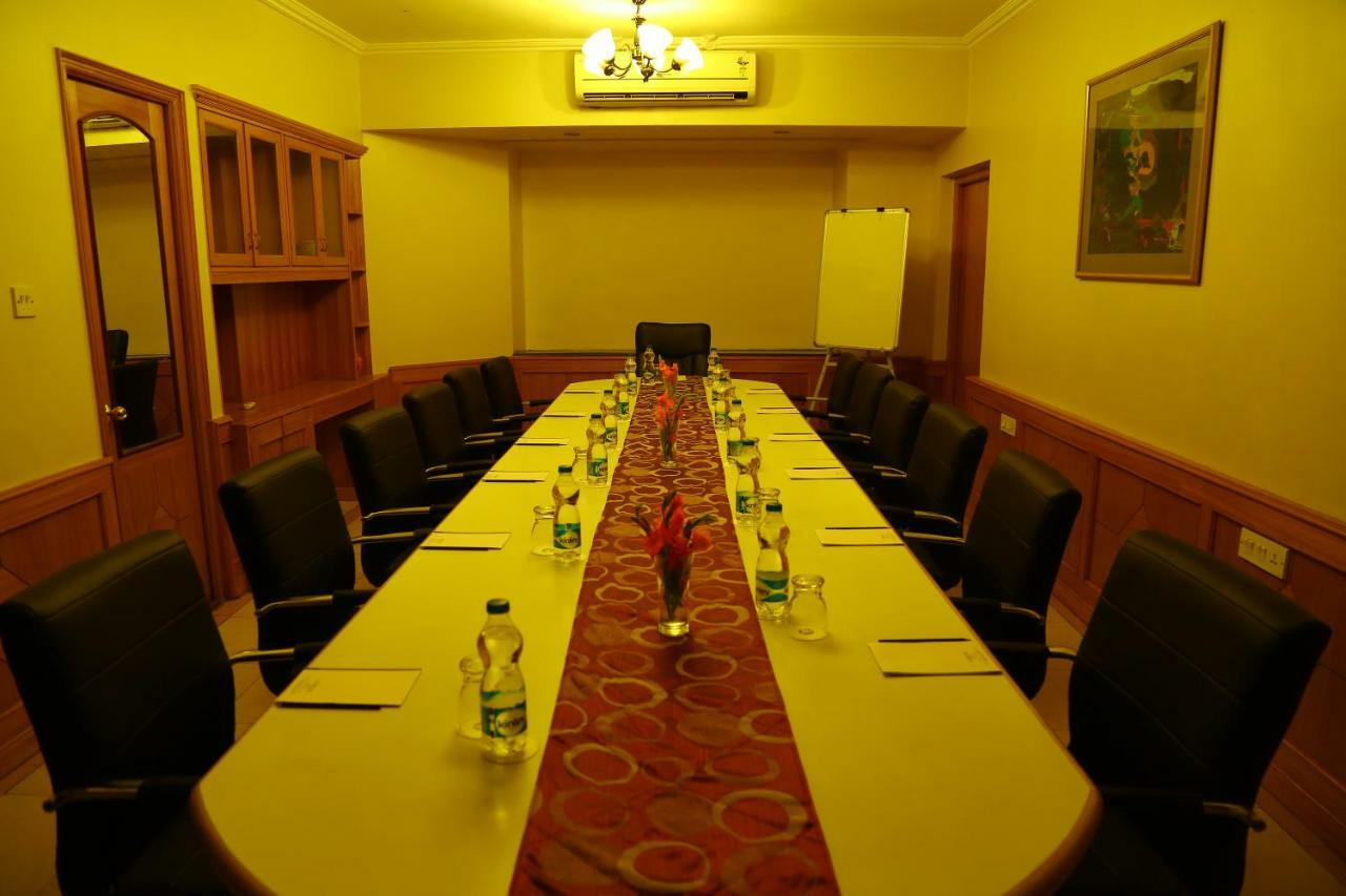 Kences Hotel -Opp Apsrtc Bus Stand Тирупати Экстерьер фото
